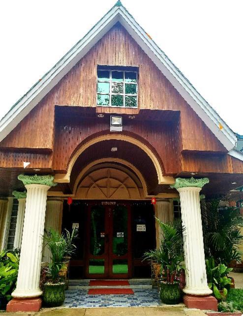 โรงแรม Jade Garden *